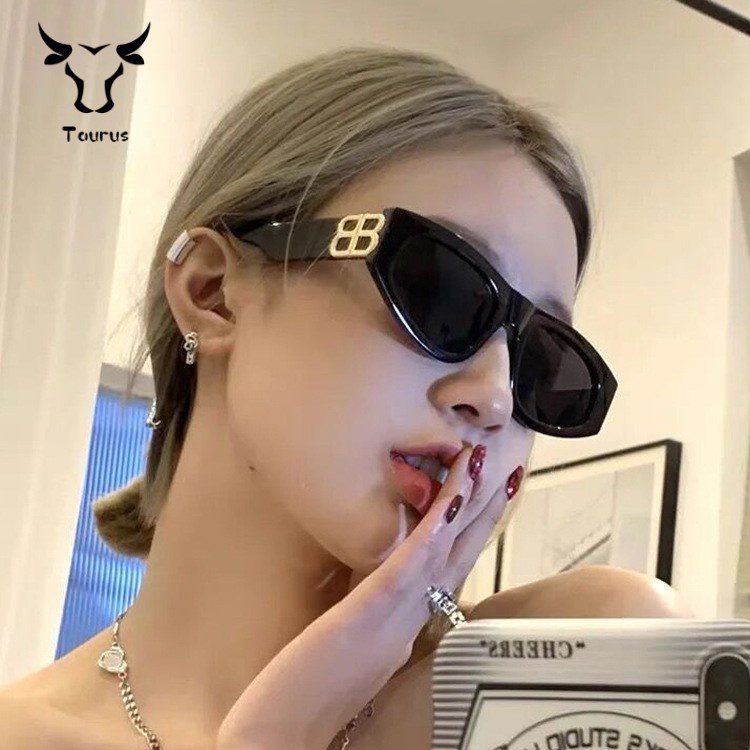 Kính râm mắt mèo Triangle 2021 Kính mát retro mới của châu Âu và Mỹ