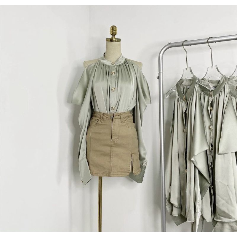 Set áo sơmi xanh mint khoét vai kèm chân váy kaki xẻ đùi