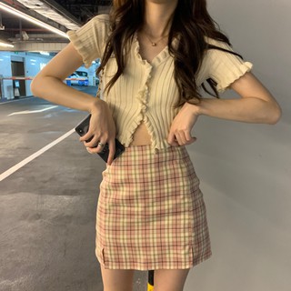 Croptop cổ V xẻ tà