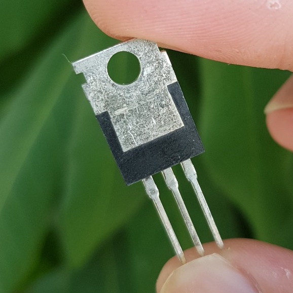 Tran 13005 4A 400V chân cắm tran ngược NPN chân đồng tản nhiệt tốt B13005D J13005- ShopLinhKienM2M