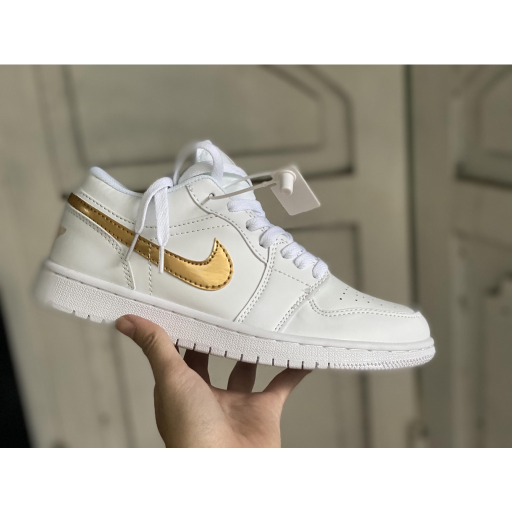 Giày Sneaker Jordan 1 Low Cổ Thấp Trắng Vệt Vàng White Metallic Gold Cao Cấp Da Nhăn Fullbox Kèm Phụ Kiện