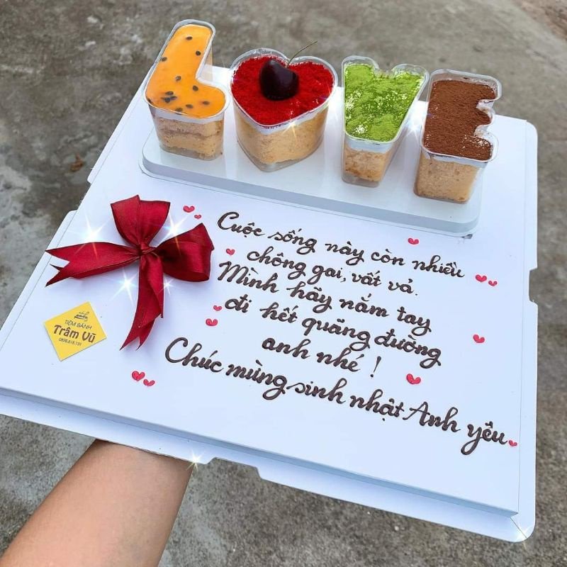3 Set hộp mika chữ I love U, Love đựng bánh mousse, tiramisu, bông lan, rau câu