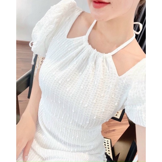 Đầm trắng dự tiệc tiểu thư tay phồng cổ yếm vải thêu nổi Janis
