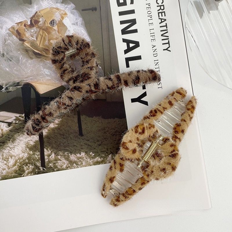 Kẹp tóc nhựa bắt chéo cuốn vải da beo cao cấp