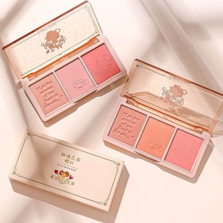 Phấn má hồng Hold Live 3 ô Secret Garden Blush HL461 Chất phấn siêu mềm, rất mịn, độ bám tốt lên màu chuẩn