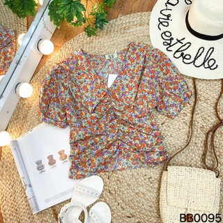Áo sơ mi hoa dạo phố