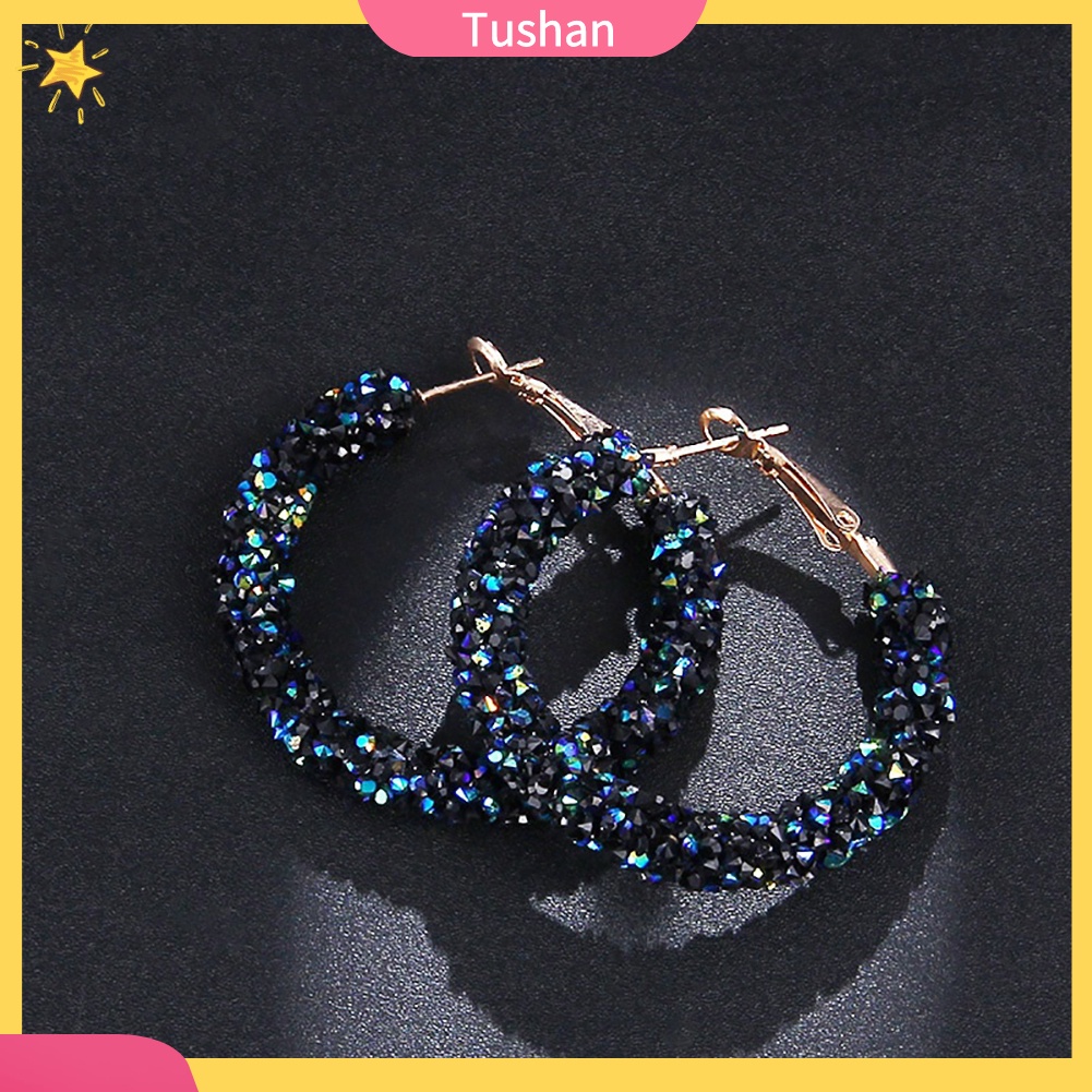 Khuyên tai dáng tròn phong cách thời trang tinh tế cho phái nữ