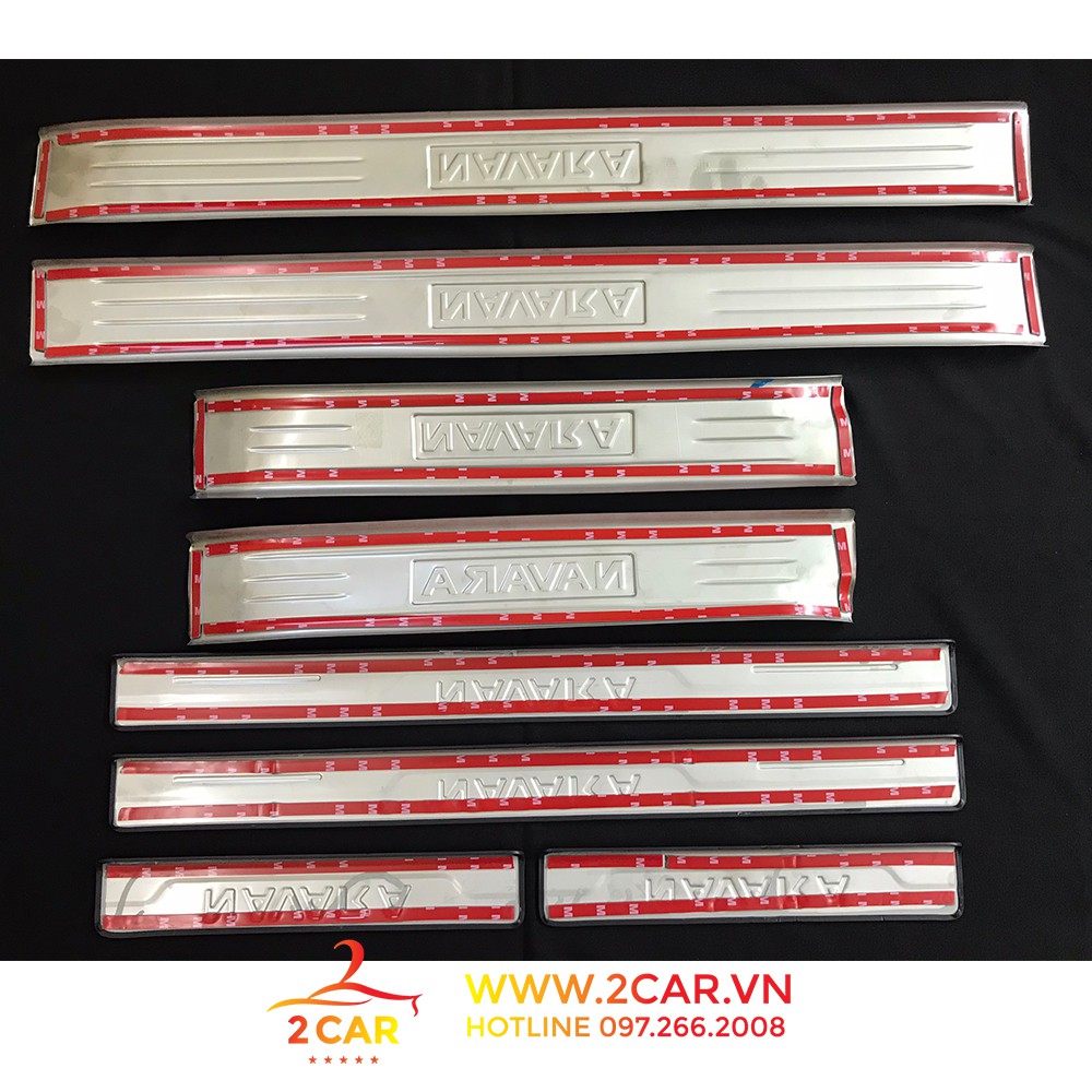 Ốp Bậc Cửa Trong, Ngoài Xe Nissan Navara 2015-2020, chất liệu Inox
