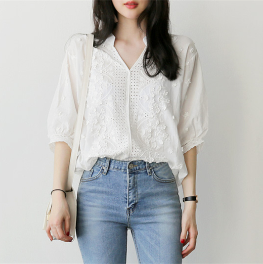 Áo sơ mi dài tay màu trắng cổ chữ V họa tiết thêu 28130