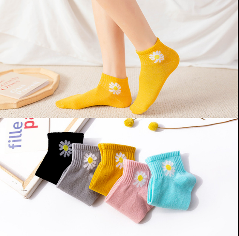 Vớ dáng ngắn họa tiết hoa cúc nhỏ xinh xắn dễ thương dành cho nữ