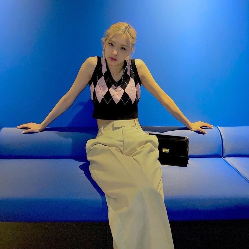 Áo len croptop Rosé Blackpink phong cách trẻ trung năng động