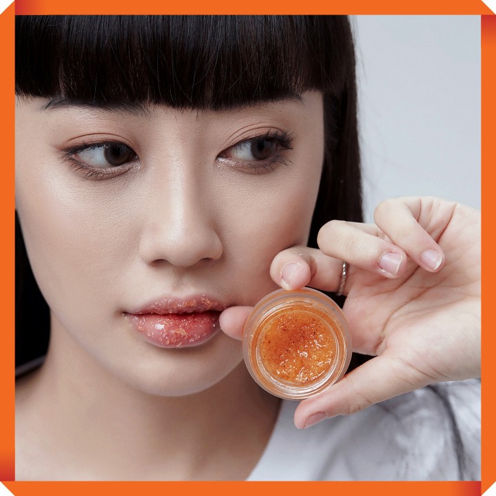 Tẩy Tế Bào Chết Môi Quýt Đường ZEE ZEE - Chứa những hạt đường mịn, hạt mơ giúp nuôi dưỡng làm môi hồng hào mềm mịn hơn! | BigBuy360 - bigbuy360.vn