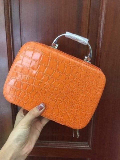 Cốp đựng mĩ phẩm nhựa mini vân da cá sấu size 20cm