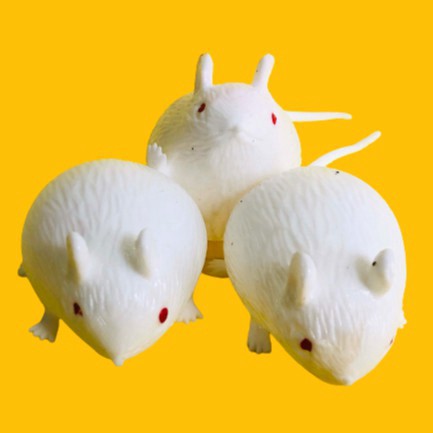 Đồ chơi Gudetama bóp trút giận con chuột đen ghớm ghiếc
