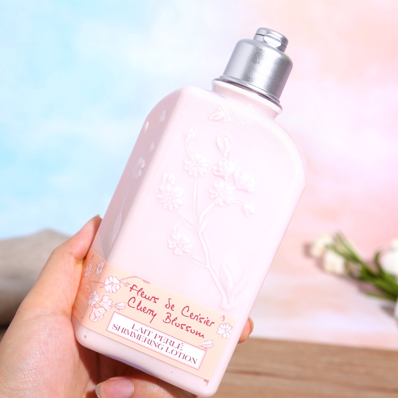 Sữa Dưỡng Thể L'Occitane Hương Hoa Anh Đào Cherry Blossom Shimmered Lotion 250ml