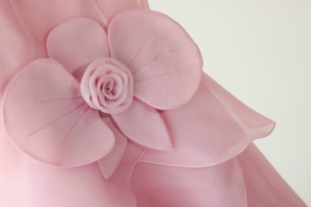 ĐẦM XOÈ 3 TẦNG ĐÍNH HOA EO XINH XẮN