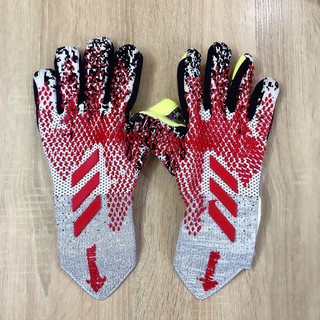 Gang tay thủ môn David Degea