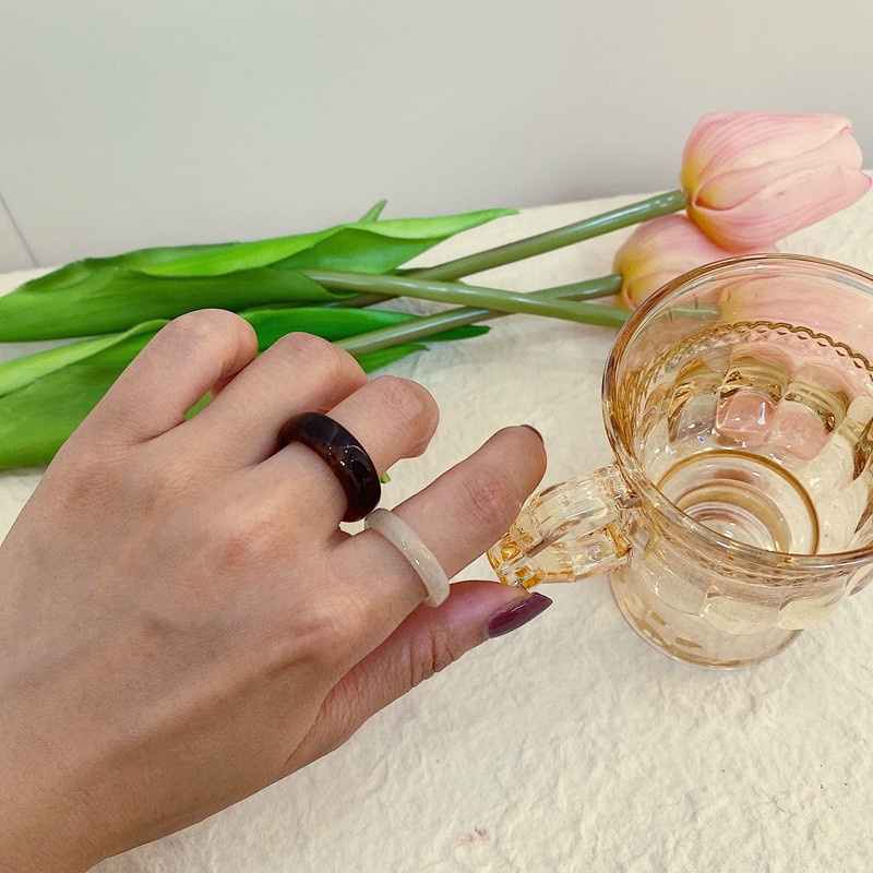 Set 4 nhẫn bằng nhựa resin acrylic màu hổ phách phong cách Hàn Quốc độc đáo cho nữ 17mm