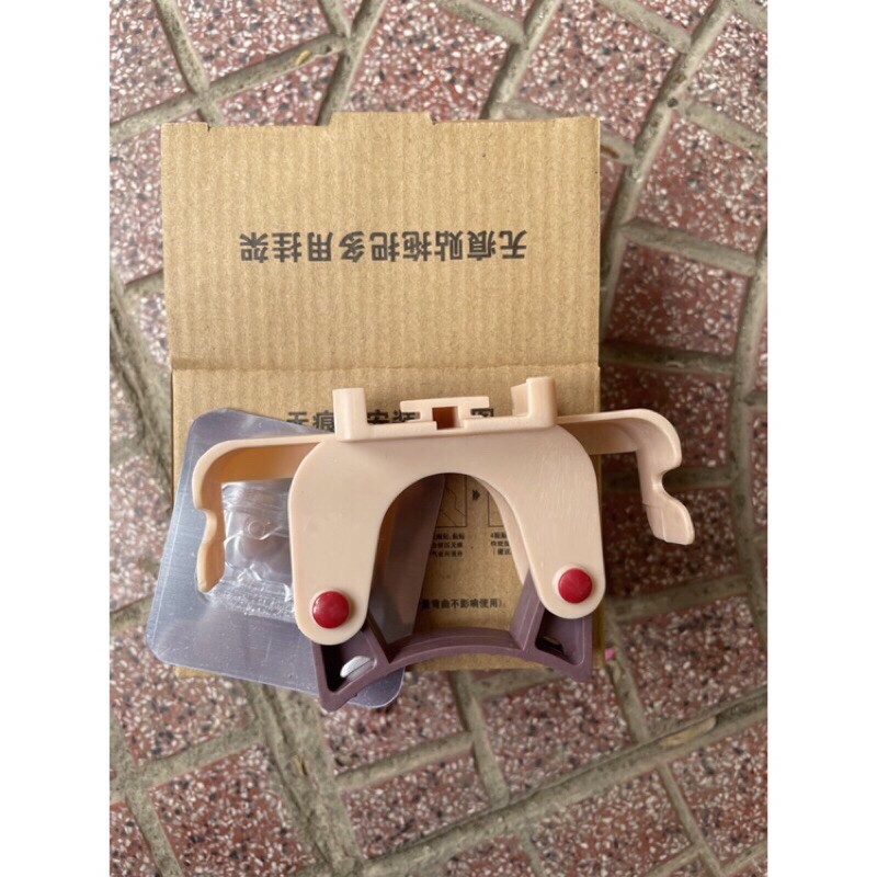 Móc dán tường kẹp dữ cây lau nhà,kẹp chổi.chịu lực được 6kg