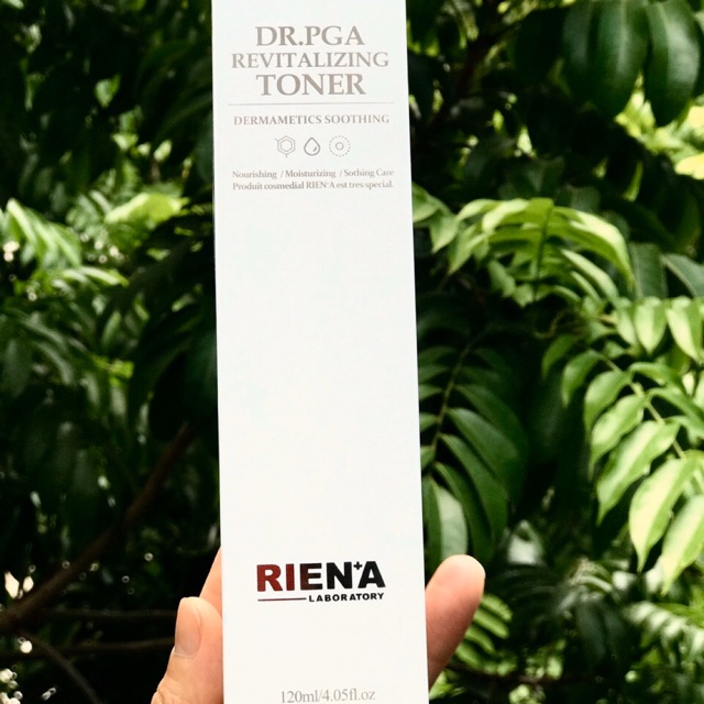 Nước hoa hồng cân bằng da Dr.PGA Revitalizing toner Rien’a