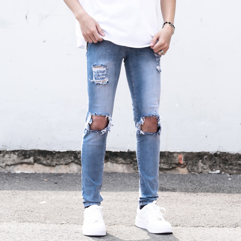 Quần Skinny Jeans Nam-Màu Xanh Nhạt-Rách Gối To-Chất Liệu Cotton Co Giãn-Ống Đứng Dáng-Ống Ôm Chân Chuẩn Skinny