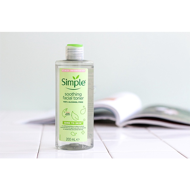 Nước Hoa Hồng Simple Soothing Facial Toner- Nước Cân Bằng Da Cấp Ẩm Dịu Nhẹ Cho Da 200ml