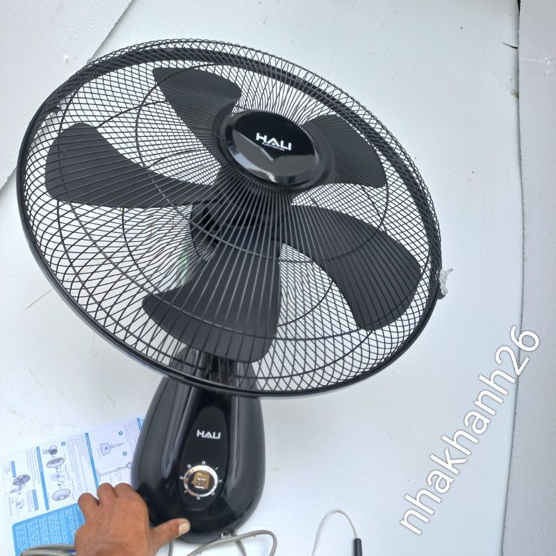 Quạt treo tường giật 2 dây HaLi cánh 450