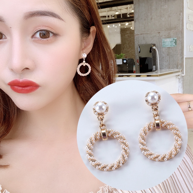 Hoa tai dáng tròn thanh lịch cho nữ