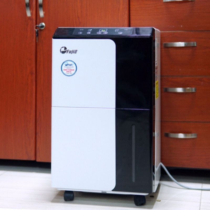 Máy hút ẩm lọc không khí FujiE HM-630EN công suất hút ẩm 30L/ngày, thiết kế hiện đại có bánh xe di chuyển dễ dàng