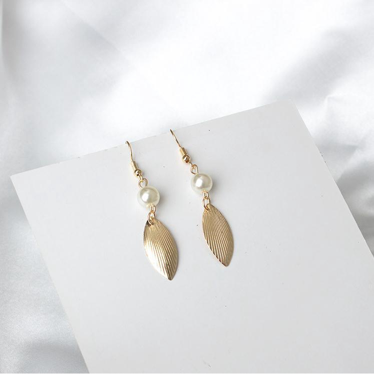 Fashion simple earrings fashion jewelry retro style gold leaf gold leaf pearl jewelry temperament Korean special