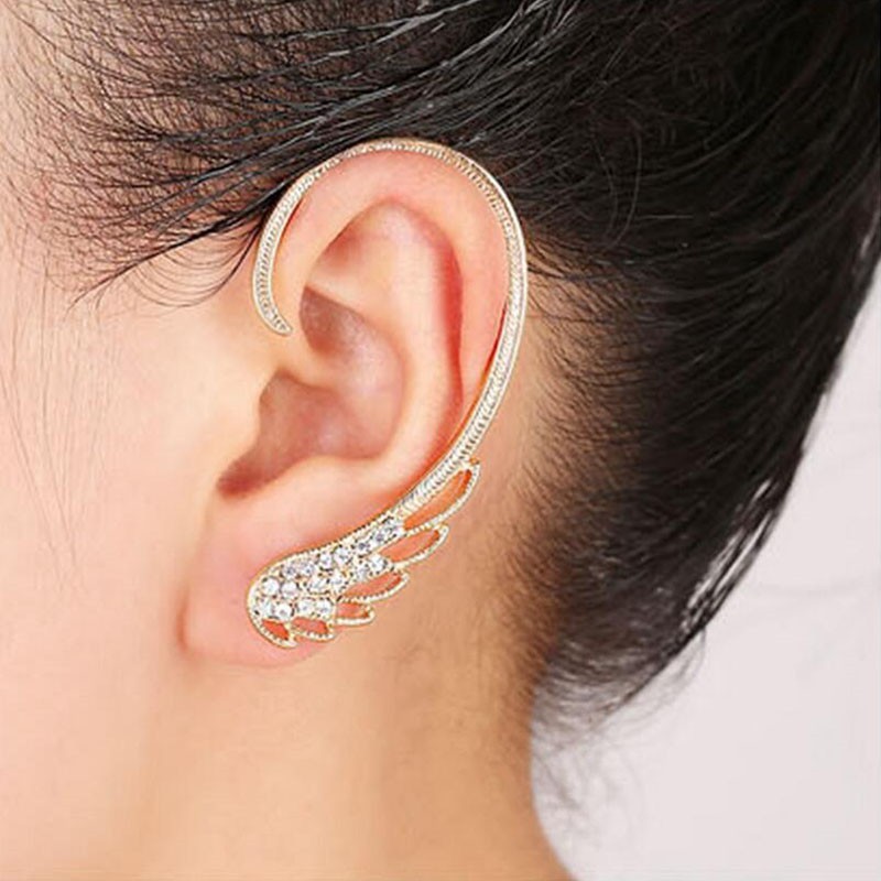 Khuyên vành tai hình đôi cánh thiết kế độc đáo cá tính