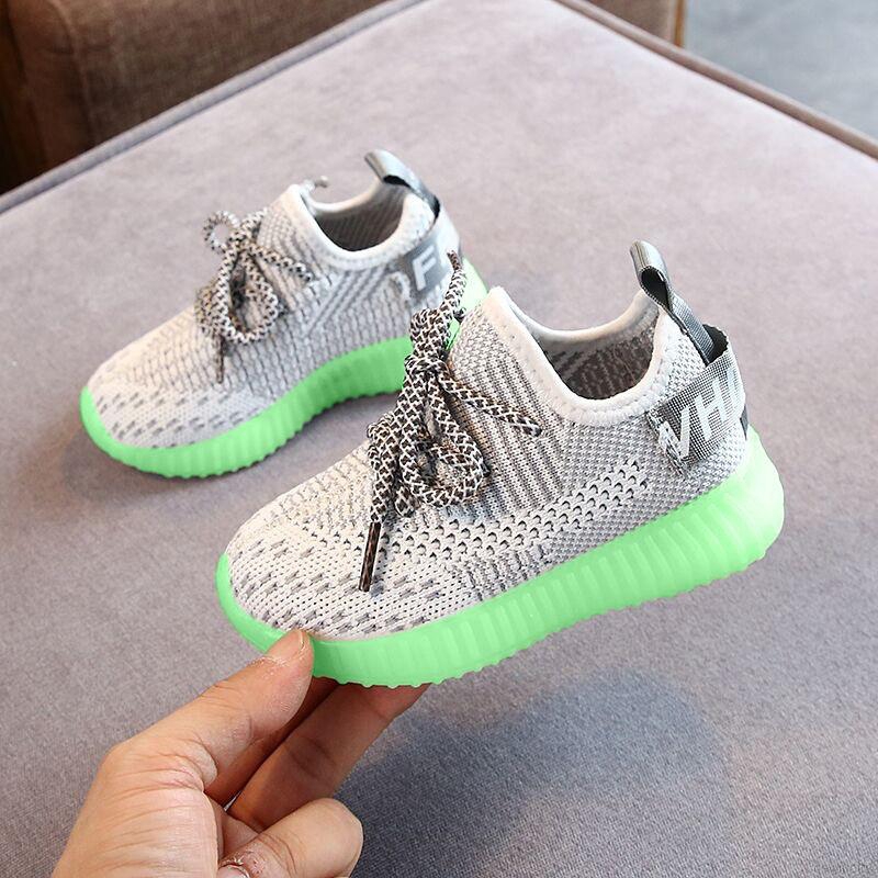 Giày đế mềm chống trượt có đèn phát sáng cho bé