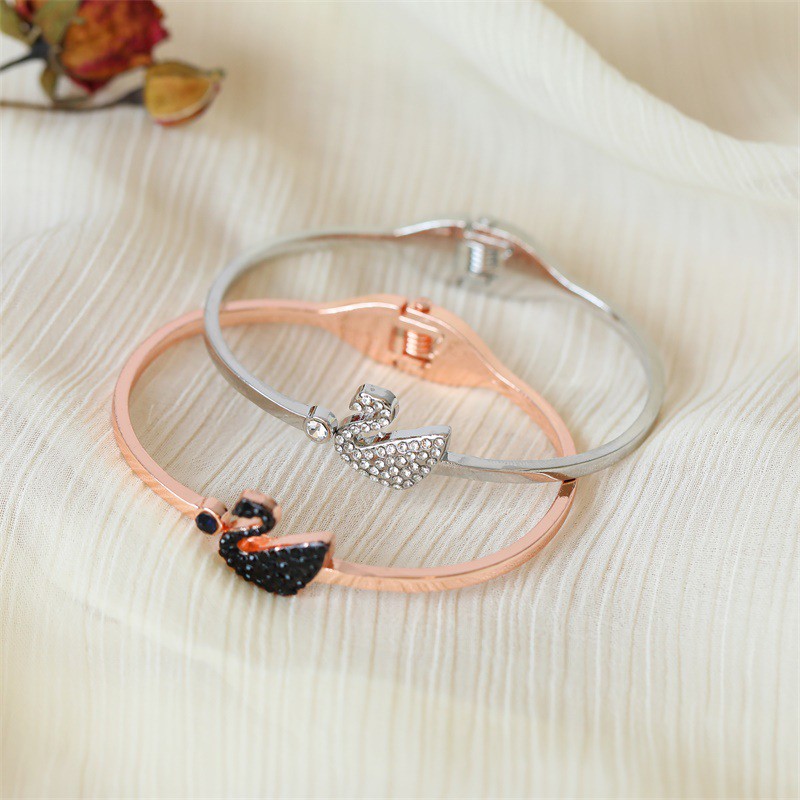 Vòng Tay Hợp Kim Hình Thiên Nga Đính Đá Xinh Xắn Cho Nữ