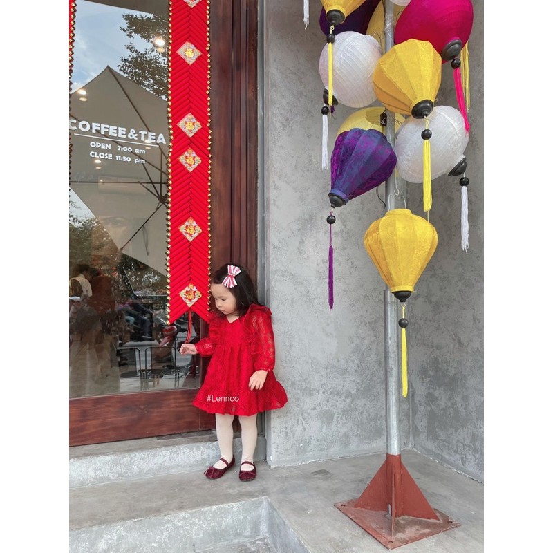 Váy ren đỏ tết bé gái