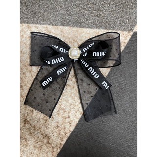 Nơ cài áo miu miu