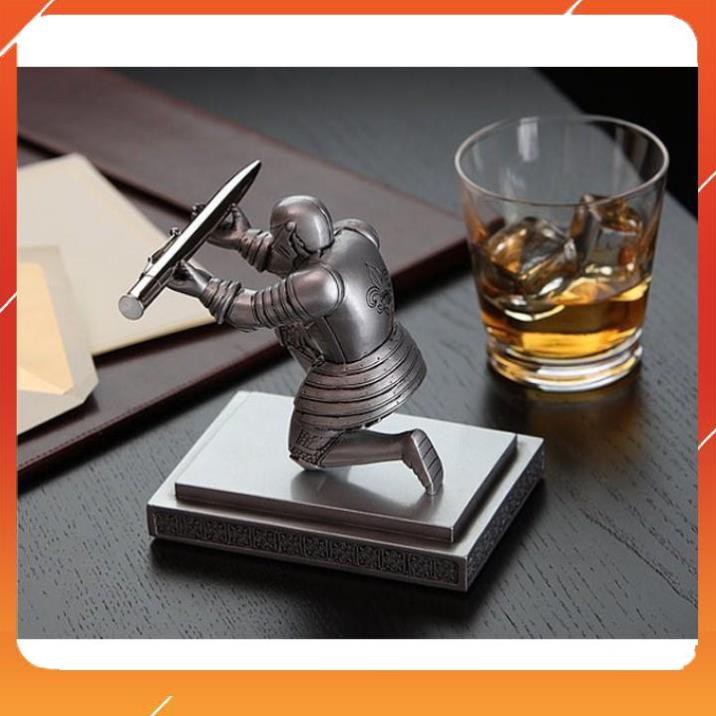 💥CHẤT💥Chặn giấy để bàn làm việc kiêm giá đỡ bút hiệp sĩ Knight pen holder