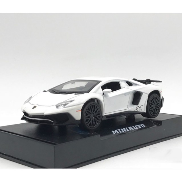 Xe mô hình bằng sắt Lam bô LP750-4 TẶNG KÈM BIỂN SỐ kèm đế có đèn âm thanh tỉ lệ 1:32