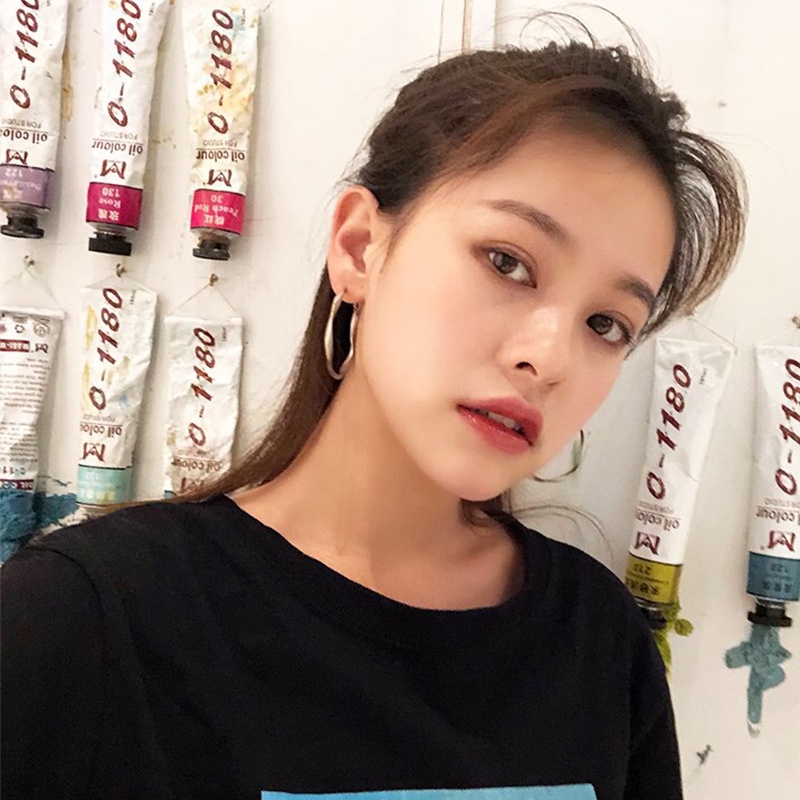 Khuyên tai nữ trang tạo hình độc đáo