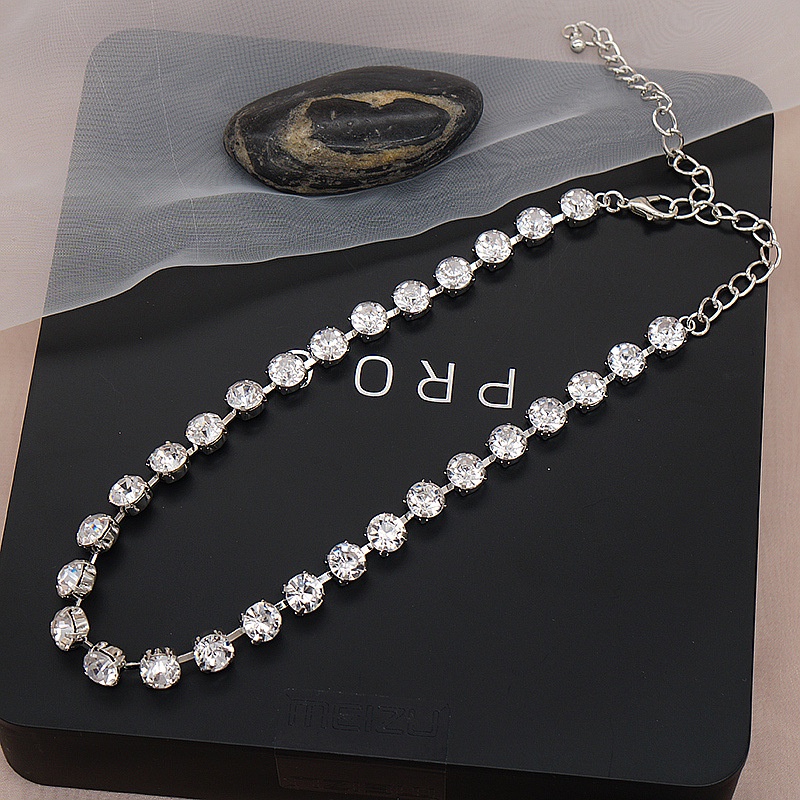 Vòng Cổ Choker Đính Kim Cương Sáng Bóng Thanh Lịch Mới Cho Nữ