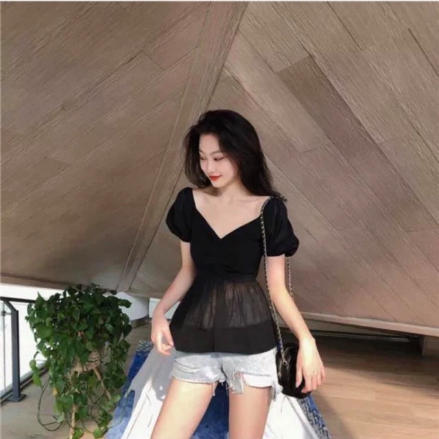Áo kiểu cổ V tay ngắn nhún ngực vạt xoè nút bọc [N2051]
