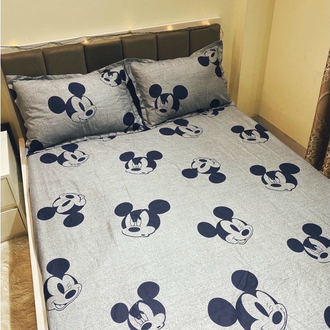 Ga Trải Giường Poly Cotton, Ga Nệm Mùa Hè Poly Cotton Kèm 2 Vỏ Gối Nằm Đủ Kích Thước Mẫu MICKEY XÁM
