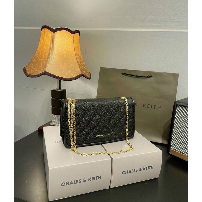 Túi Đeo Chéo Túi Đeo Vai Da Hạt Logo Nổi Size 20cm