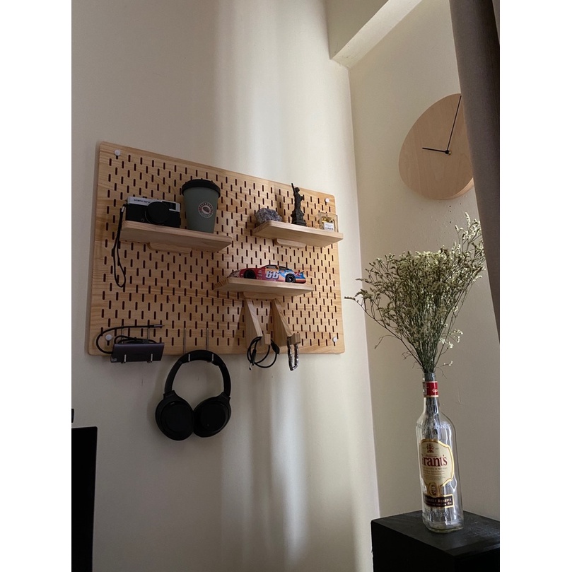Bảng peg board, bảng lỗ treo tường trang phí phòng làm việc, phòng khách gỗ thông dày 15mm