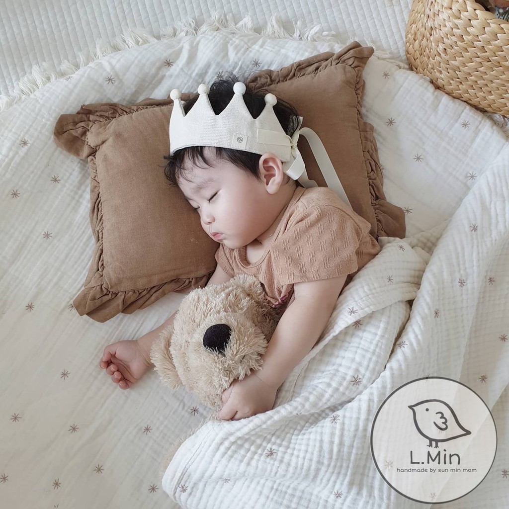 Vương miện thêu tên bé by l.min