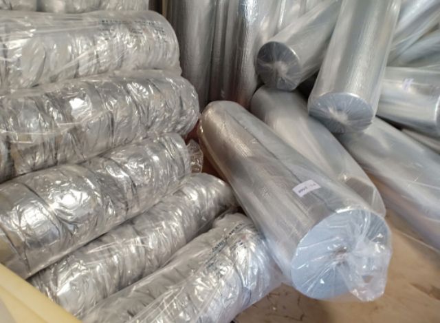 12 m² Tấm lót cách nhiệt chống nóng,hỗ trợ cách âm.2 lớp Bạc.Kich thước 1m55*8 m dày 4mm