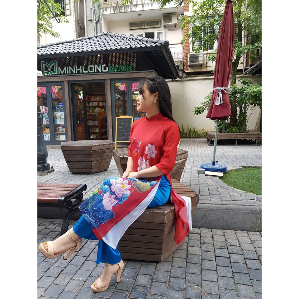 Áo dài cách tân hoa sen