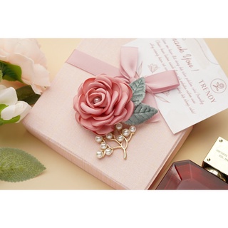 Hoa cài áo - mẫu hoa hồng mix lá nhung cành trai - Hoa vải cài áo handmade