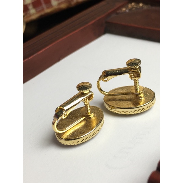 Bông tai kẹp vặn vintage Unicon-cameo cô gái thủy tinh