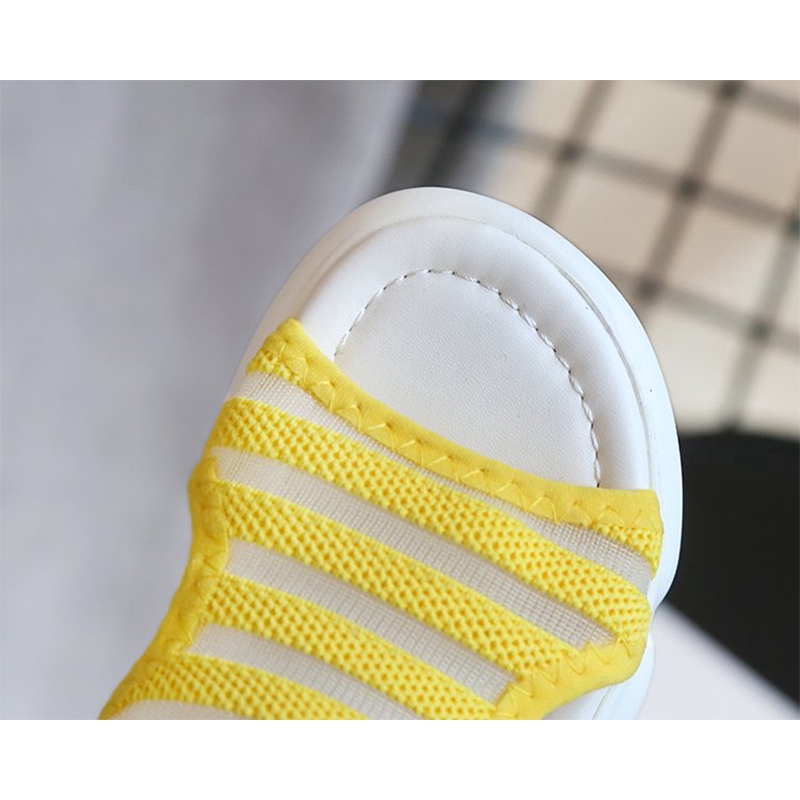 Giày sandal mềm mại cho bé gái