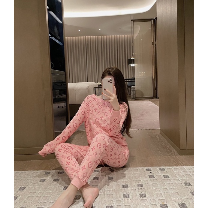 Bộ nỉ thể thao cho nữ hoạ tiết chữ nhỏ thương hiệu thời trang cao cấp Louis Vuitton LV